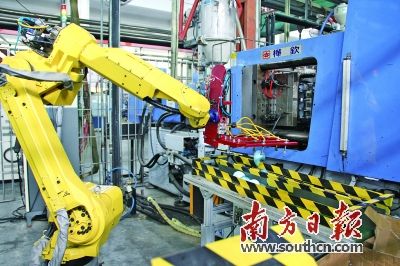 工業(yè)機(jī)器人的革命 一機(jī)替代六人，量產(chǎn)效率躍升